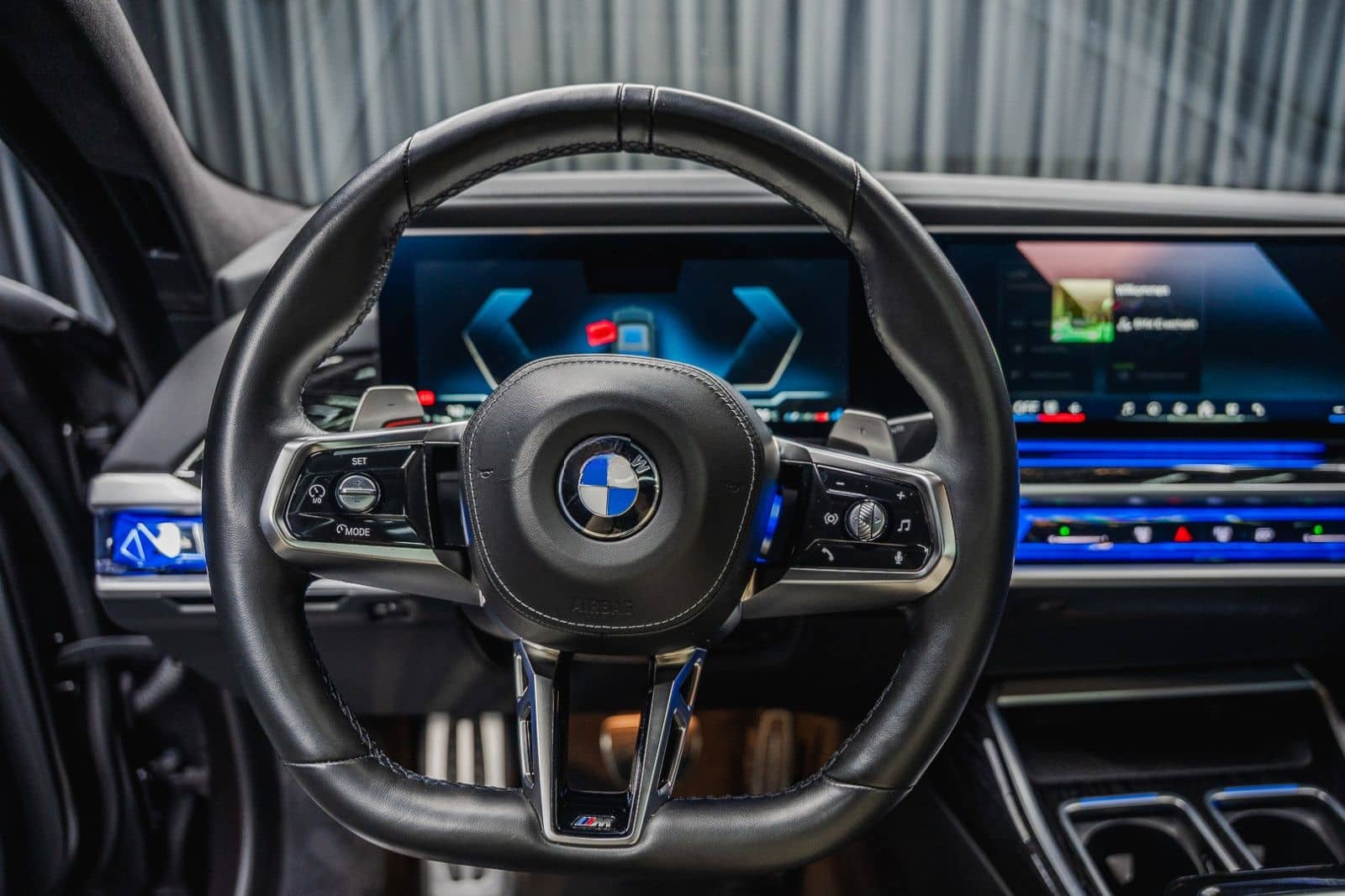 BMW 740 d xDrive *M Sport Pro*Iconic Glow*Theater TV foto 11