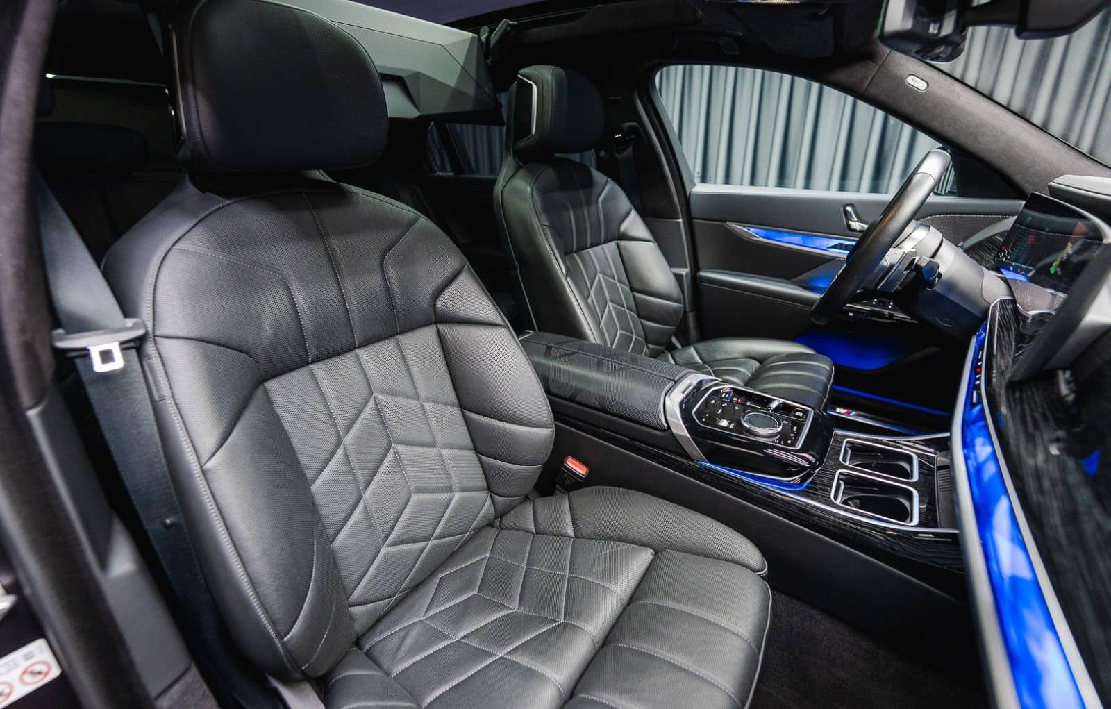 BMW 740 d xDrive *M Sport Pro*Iconic Glow*Theater TV foto 15