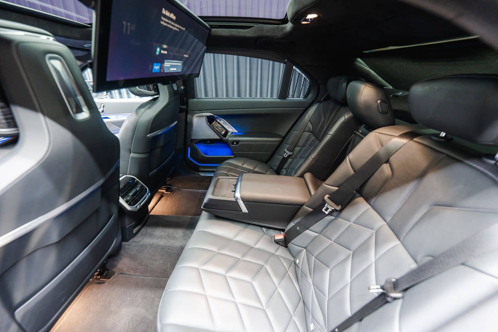 BMW 740 d xDrive *M Sport Pro*Iconic Glow*Theater TV foto 18