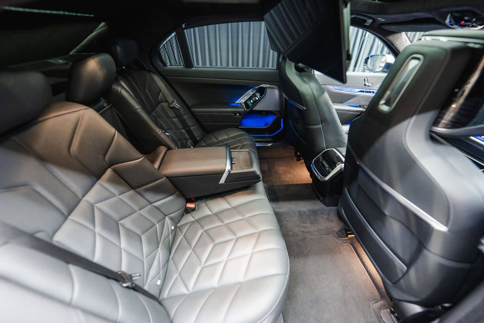 BMW 740 d xDrive *M Sport Pro*Iconic Glow*Theater TV foto 8