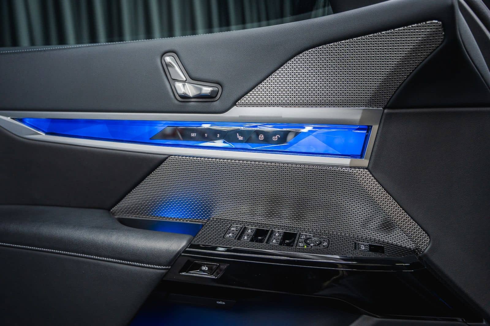 BMW 740 d xDrive *M Sport Pro*Iconic Glow*Theater TV foto 9