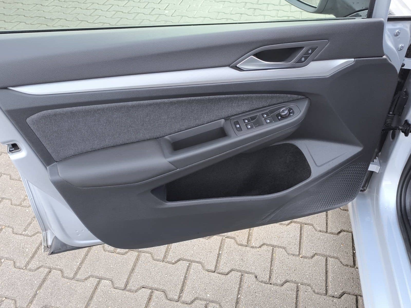 Volkswagen Golf 8 Lim. 1.5 TSI Life LED NAVI PDC foto 14