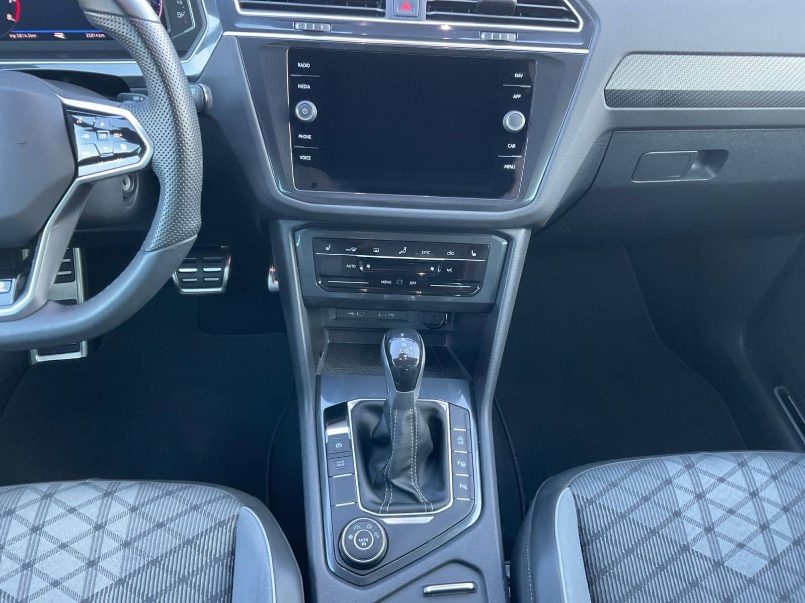 Volkswagen Tiguan 2.0 TSI DSG R-Line 4Motion AHK/MATRIX/REA foto 11