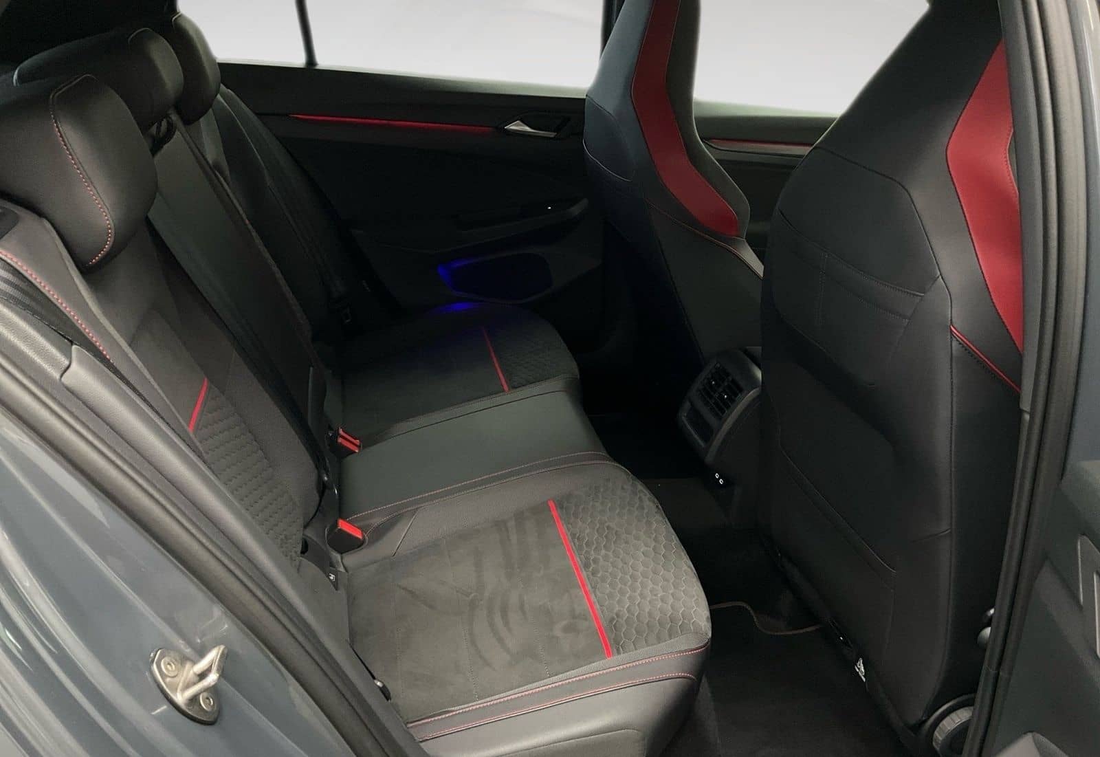 Volkswagen Golf VIII GTI CLUBSPORT 2.0TSI 300PS DSG ACC.NAV foto 10