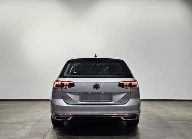 Volkswagen Passat 4Motion Sport Led Navi Leder AHK Kamera foto 11