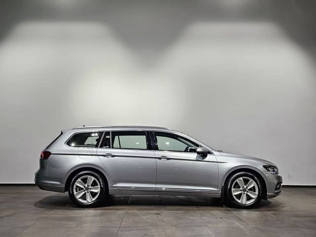 Volkswagen Passat 4Motion Sport Led Navi Leder AHK Kamera foto 7