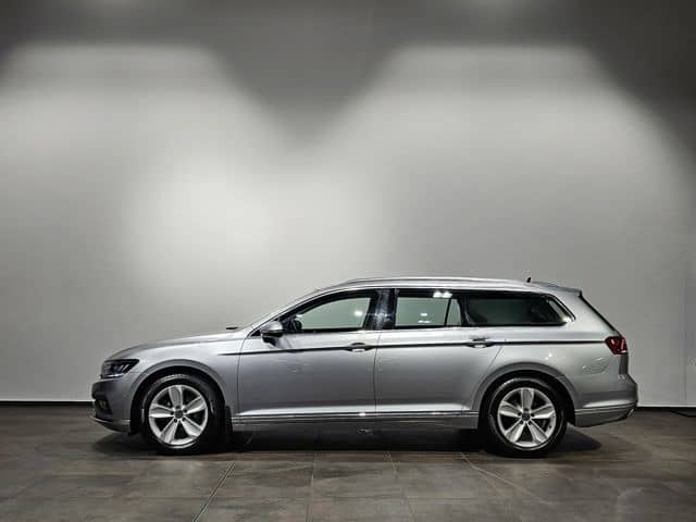 Volkswagen Passat 4Motion Sport Led Navi Leder AHK Kamera foto 8