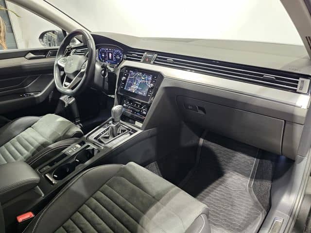Volkswagen Passat 4Motion Sport Led Navi Leder AHK Kamera foto 18