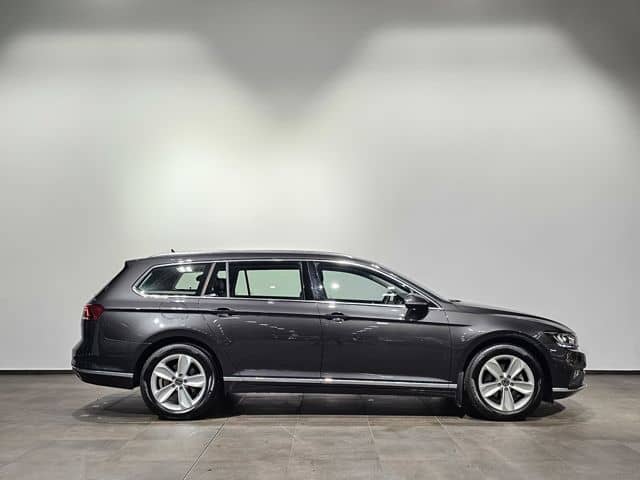 Volkswagen Passat 4Motion Sport Led Navi Leder AHK Kamera foto 7