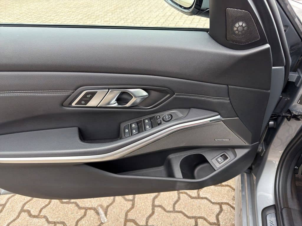 BMW 330d T. M-SPORT-PRO LED NAVI HUD PANO LEDER 19" foto 16