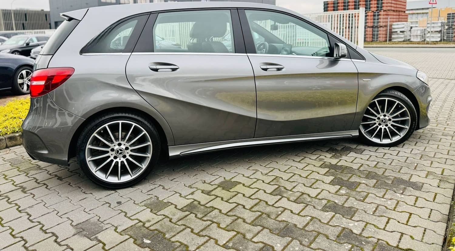 Mercedes-Benz B 200 AMG Styling, NIGHTFALL, Autom., AHK, LED,  foto 6