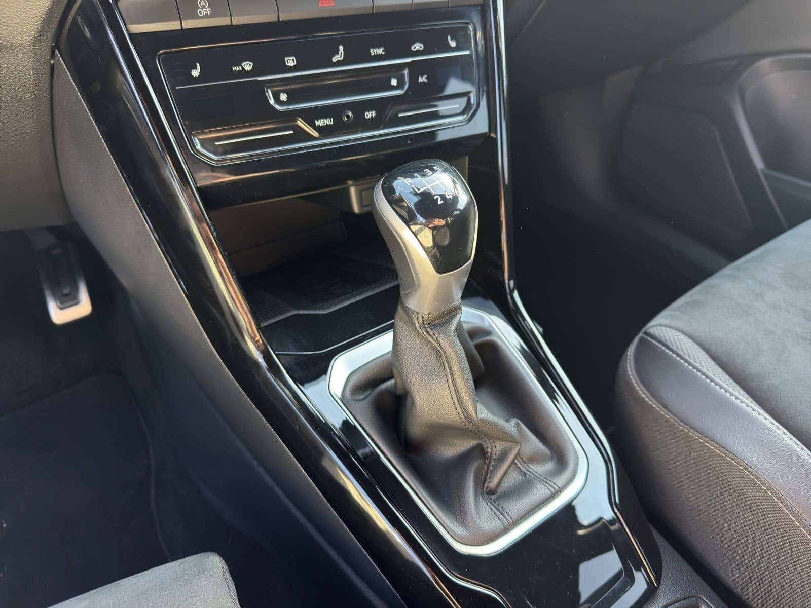 Volkswagen T-Roc 1.0 TSI R-LINE GARANTIE-2028 KAMERA ERGO L foto 11