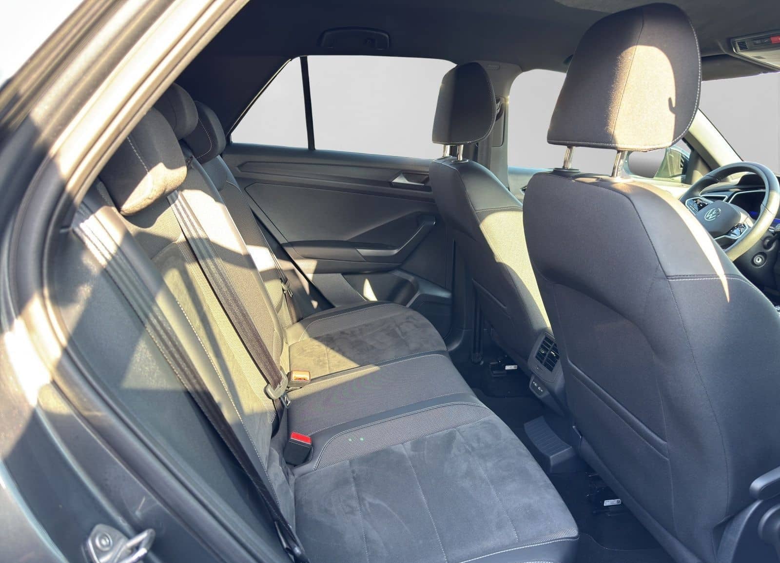 Volkswagen T-Roc 1.0 TSI R-LINE GARANTIE-2028 KAMERA ERGO L foto 6