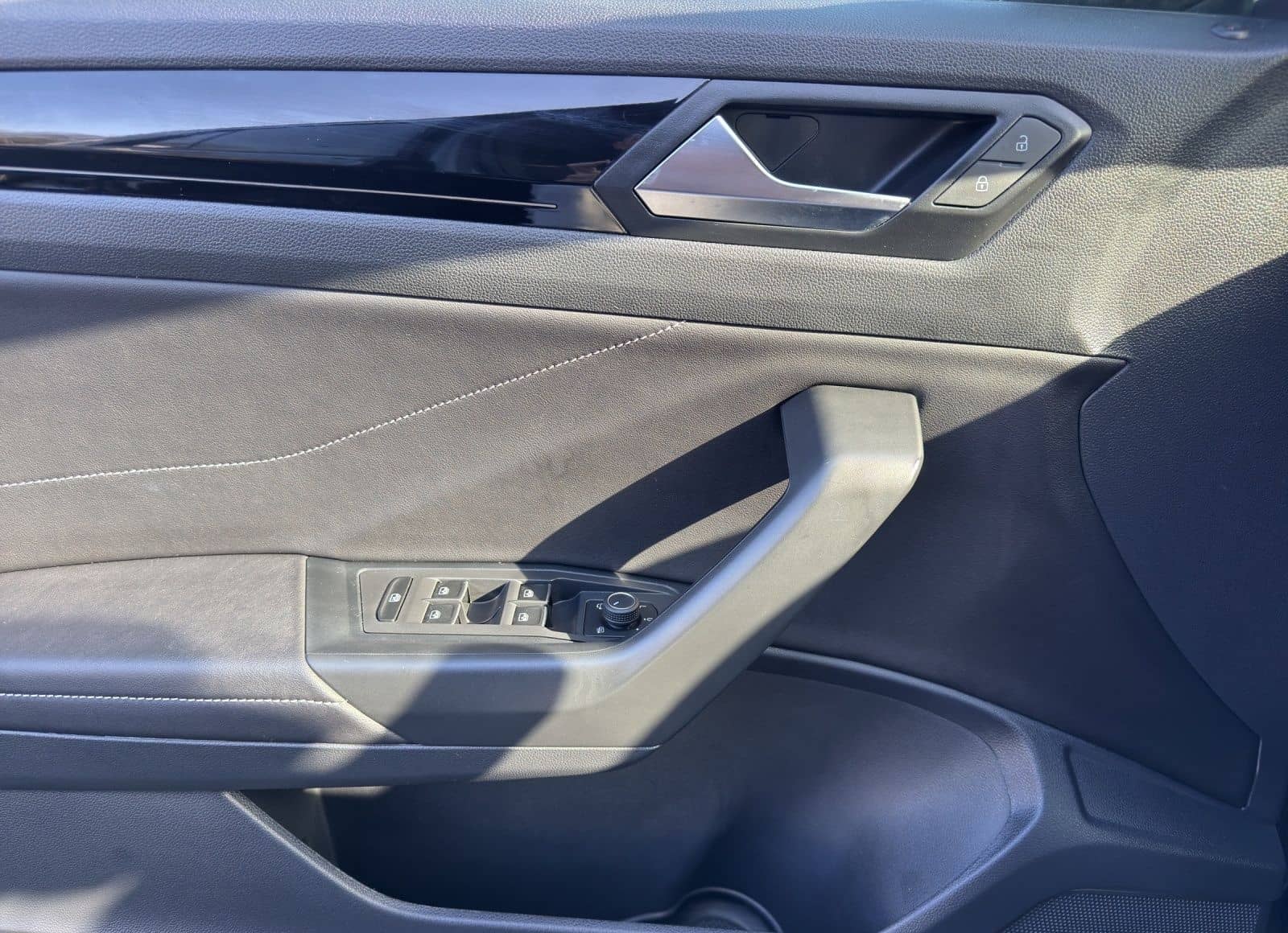 Volkswagen T-Roc 1.0 TSI R-LINE GARANTIE-2028 KAMERA ERGO L foto 8