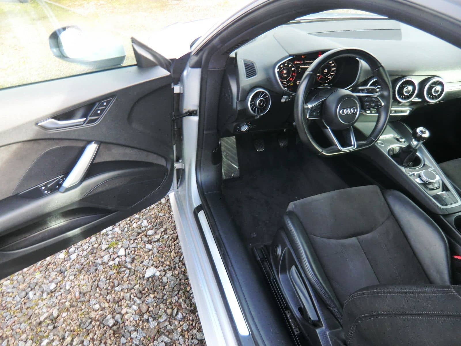 Audi TT Coupe 1.8 TFSI foto 11