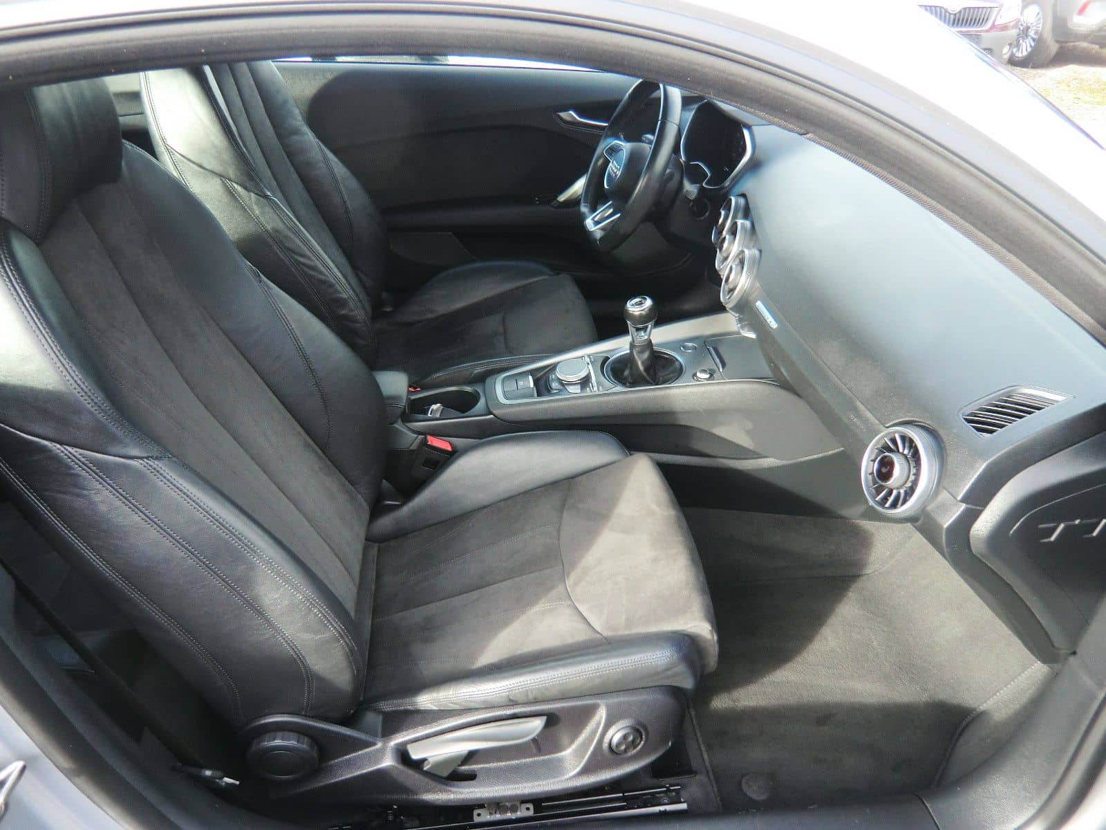 Audi TT Coupe 1.8 TFSI foto 12