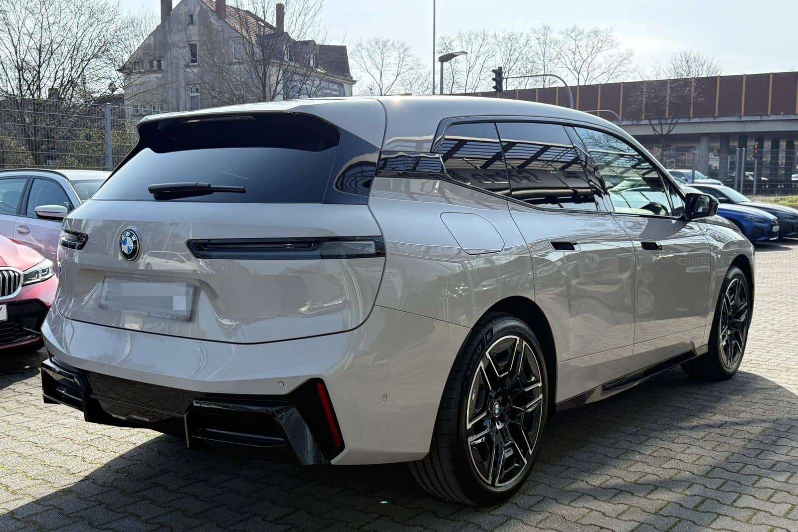 BMW iX M70 xDrive //SkyLounge B&W AHK AC-LadenProf foto 2