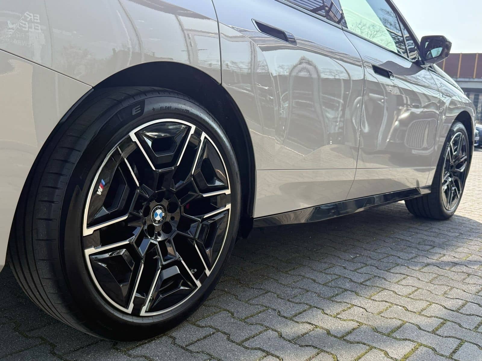 BMW iX M70 xDrive //SkyLounge B&W AHK AC-LadenProf foto 11