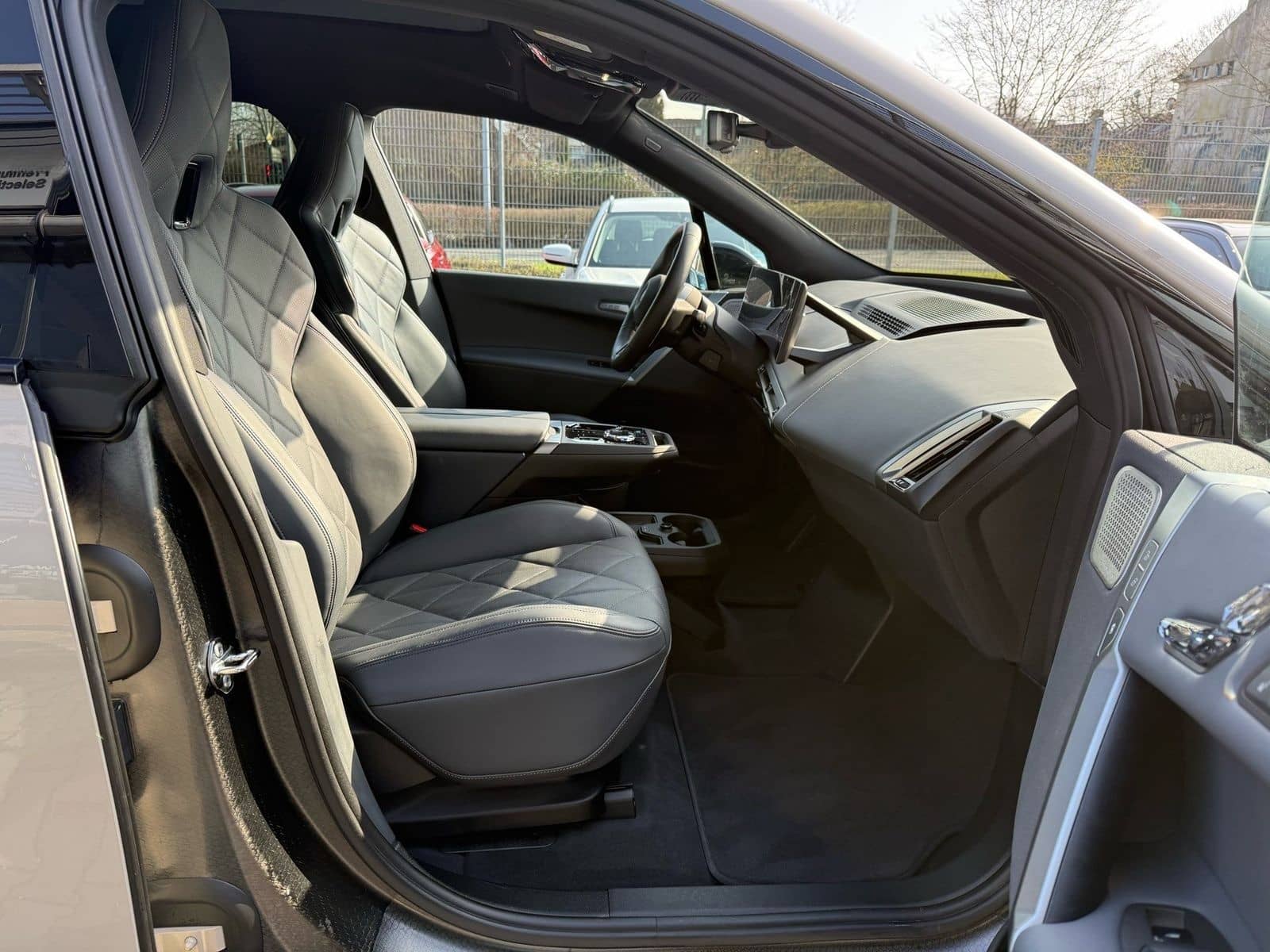 BMW iX M70 xDrive //SkyLounge B&W AHK AC-LadenProf foto 8