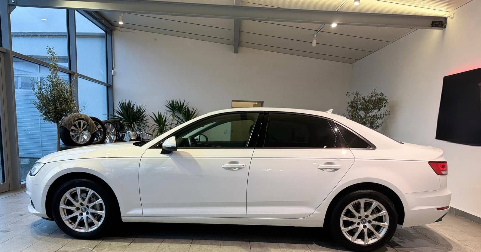 Audi A4 Limo 2.0 TDI Quattro S-tronic ACC foto 10