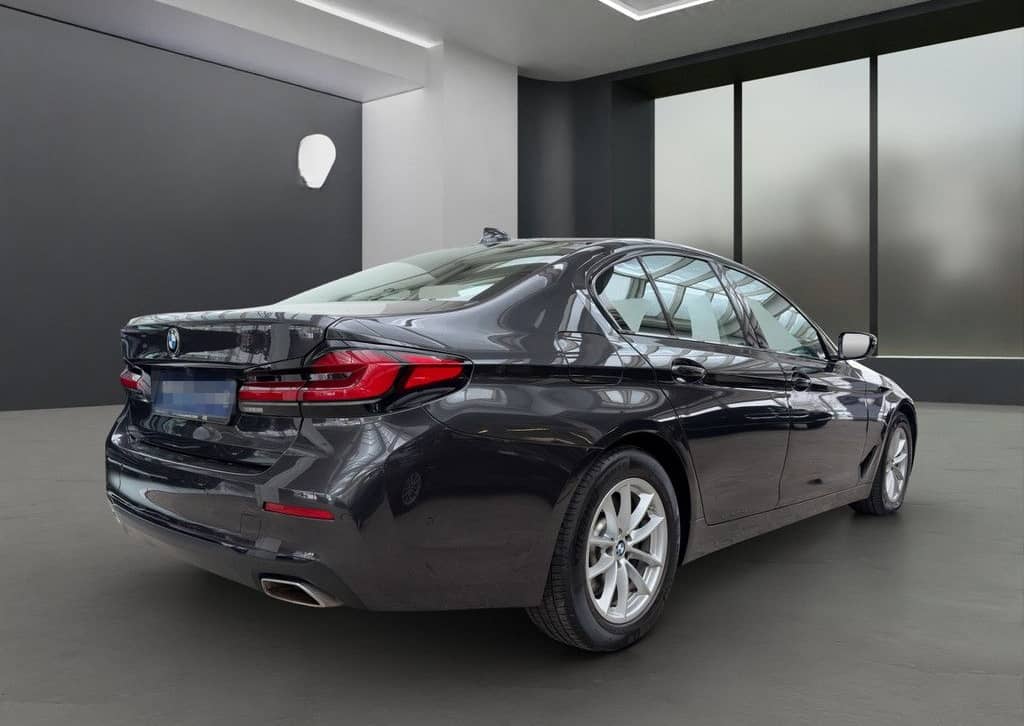 BMW 530d Lim. LED NAVI LEDER ACC KEYLESS KAMERA 17" foto 2