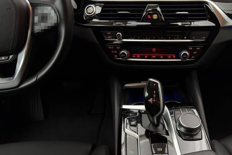 BMW 530d Lim. LED NAVI LEDER ACC KEYLESS KAMERA 17" foto 12