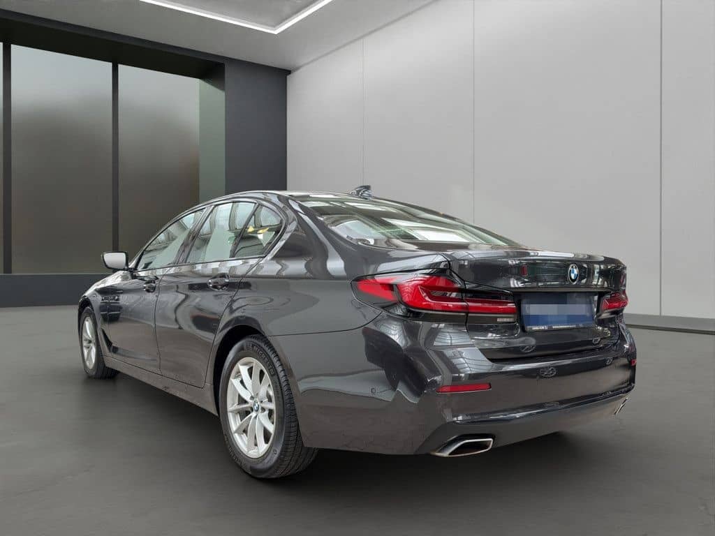 BMW 530d Lim. LED NAVI LEDER ACC KEYLESS KAMERA 17" foto 14