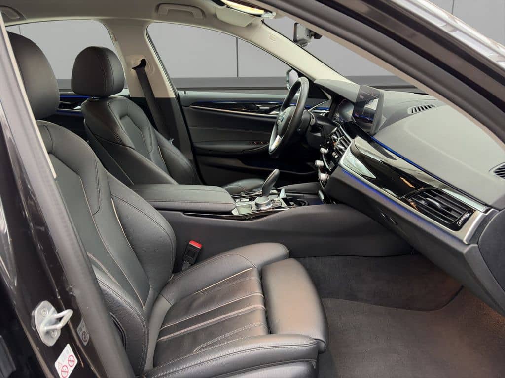 BMW 530d Lim. LED NAVI LEDER ACC KEYLESS KAMERA 17" foto 5