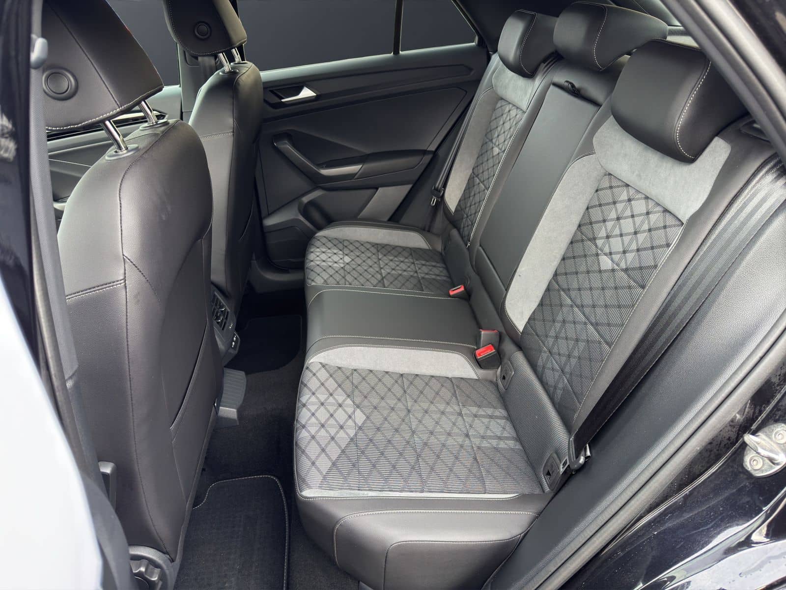 Volkswagen T-Roc 1.0 TSI R-Line SHZ*NAVI*KAMERA*KEYLESS foto 11