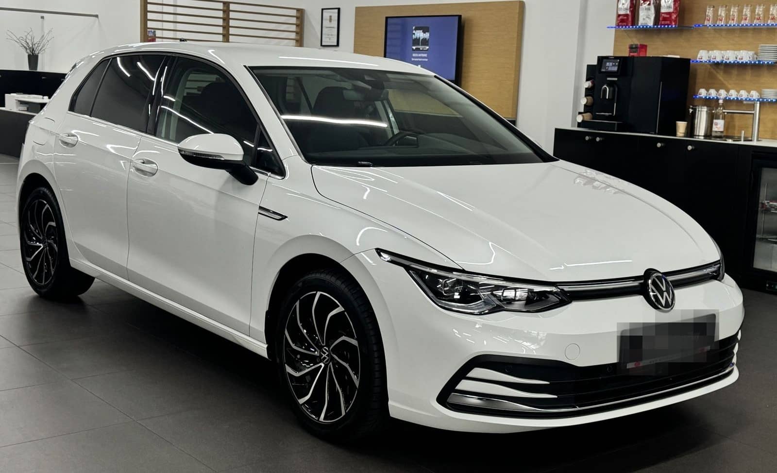 Volkswagen Golf VIII Lim. Style IQ LIGHT/CARPLAY/U-FREI/TOP foto 3