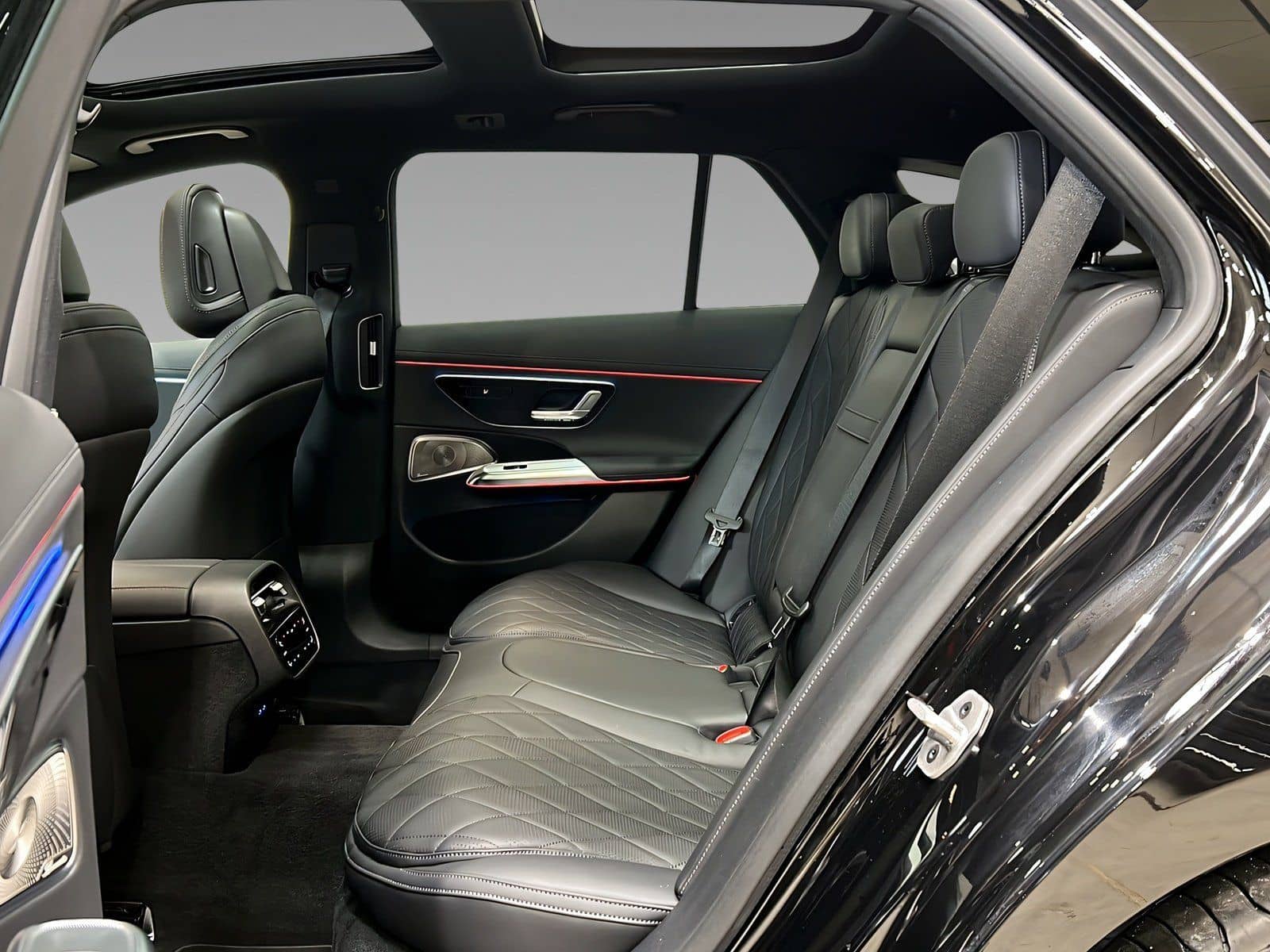 Mercedes-Benz E 450 d T 4M AMG+Superscreen+Burme+HuD+AHK+360° foto 10