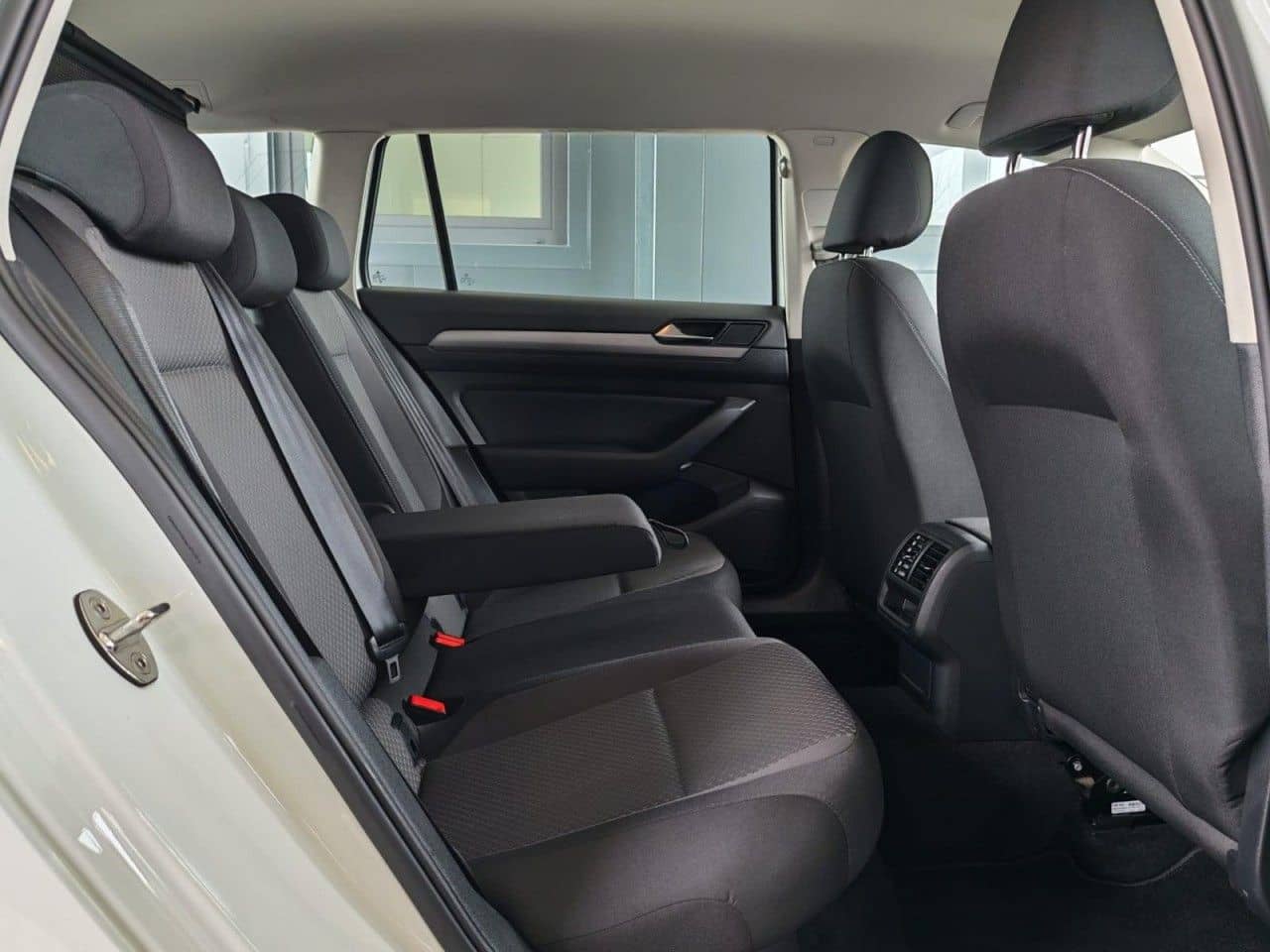 Volkswagen Passat 2.0 TDI DSG,STANDH,AHK,LED,KAMERA,ACC,DAB foto 8