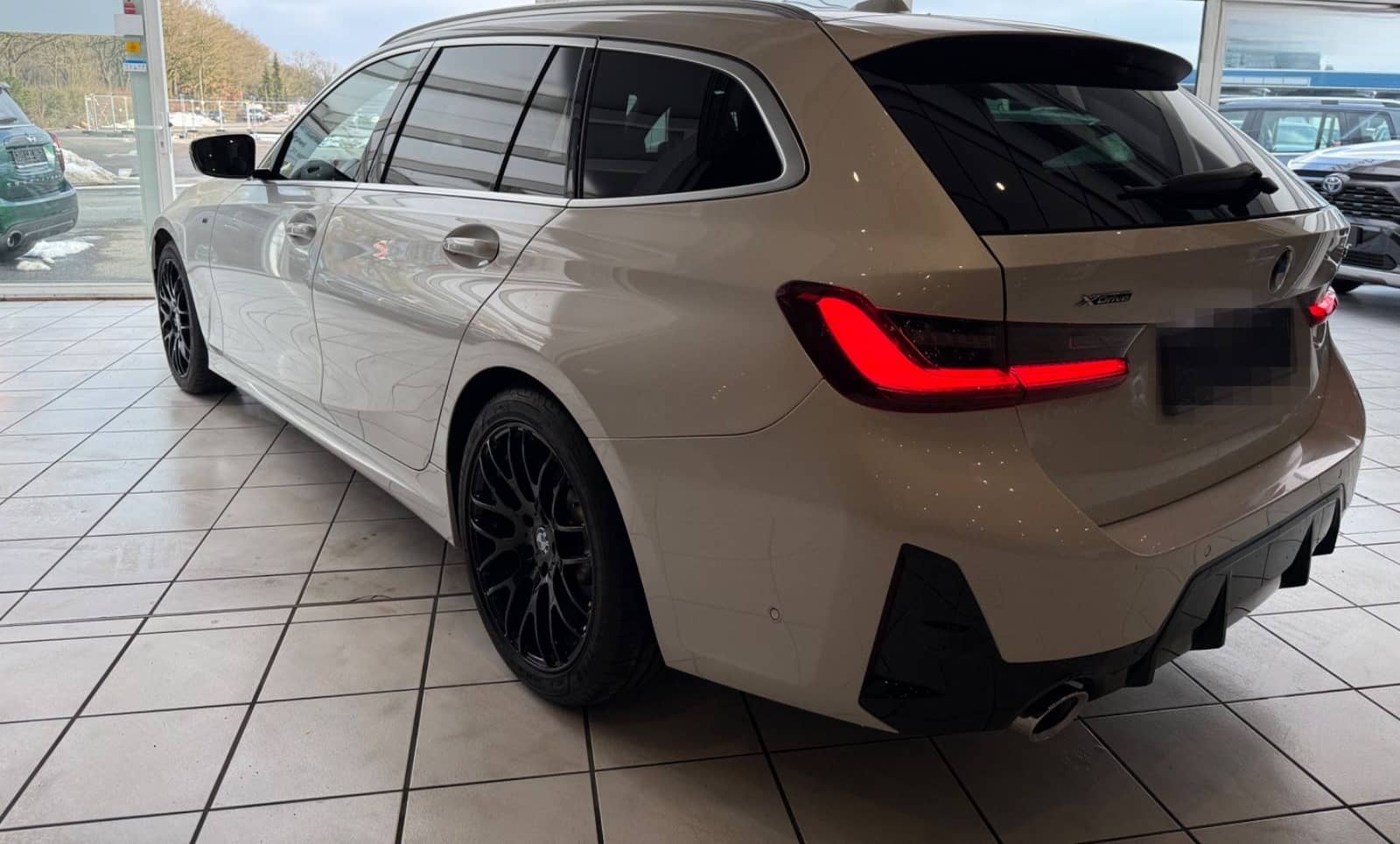 BMW 330 i xDrive M Sport Pano AHK Garantie foto 10