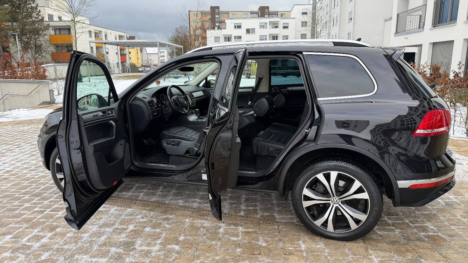 Volkswagen Touareg 3.0 V6 R Line LTDI SCR Exclusive BMT foto 5