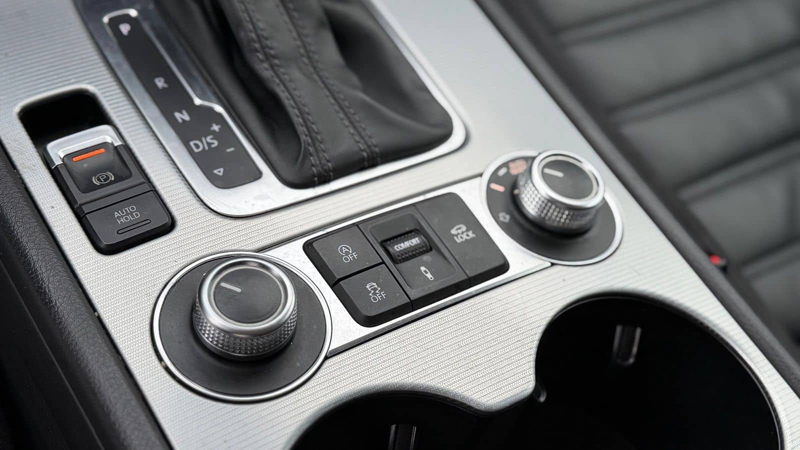 Volkswagen Touareg 3.0 V6 R Line LTDI SCR Exclusive BMT foto 6