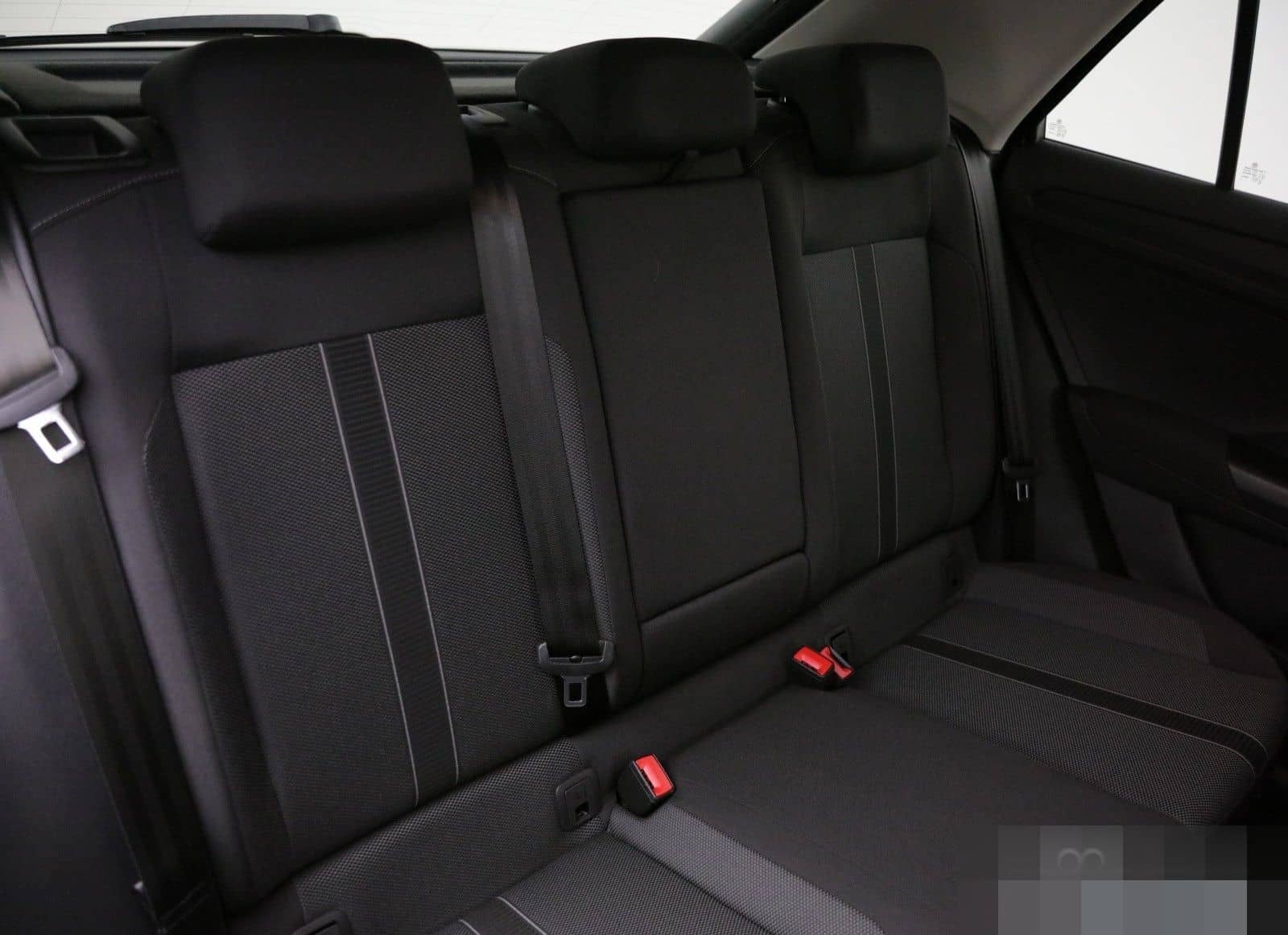 Volkswagen T-ROC LIFE 2.0 TDI DSG (+EURO6+ACC-RADAR) Navi foto 8