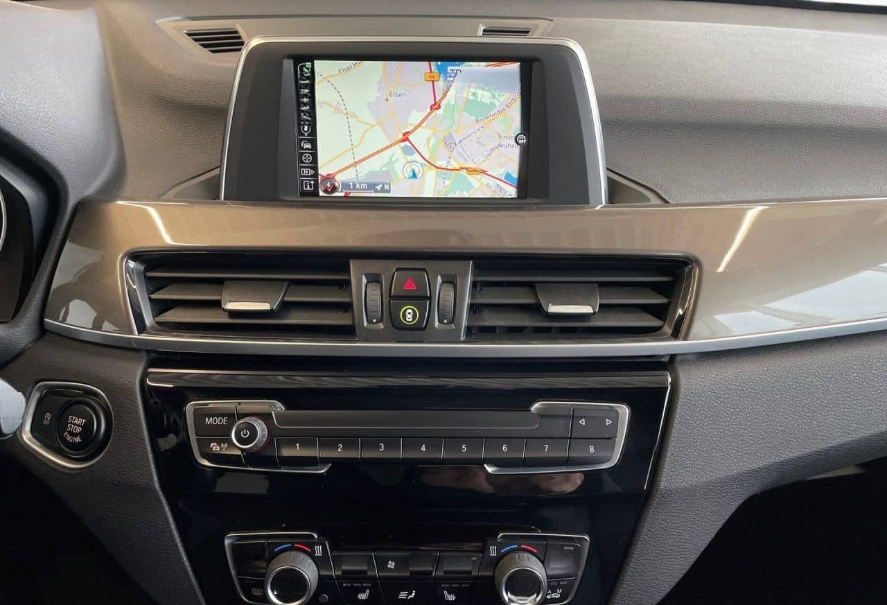 BMW X1 xDrive20i xLine 19"LM,Pano,AHK,Navi,erw.LED foto 13