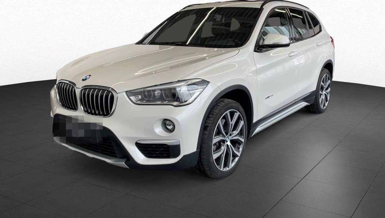 BMW X1 xDrive20i xLine 19"LM,Pano,AHK,Navi,erw.LED foto 3