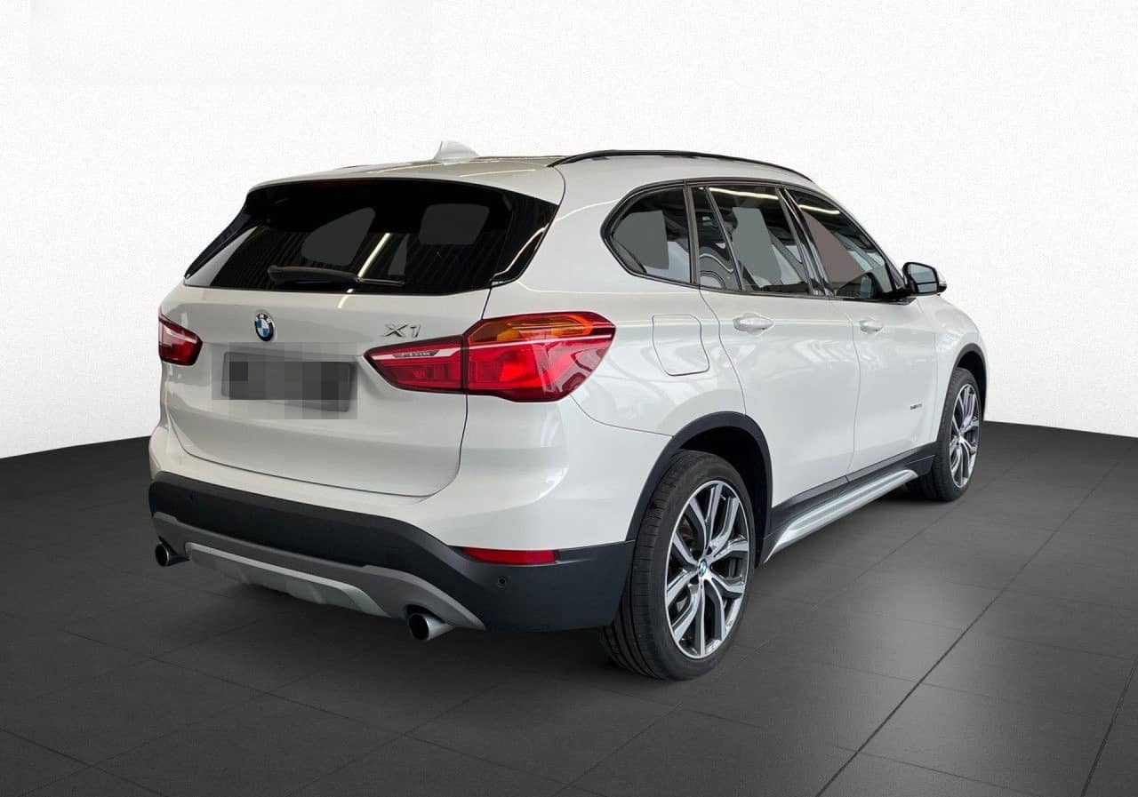 BMW X1 xDrive20i xLine 19"LM,Pano,AHK,Navi,erw.LED foto 5