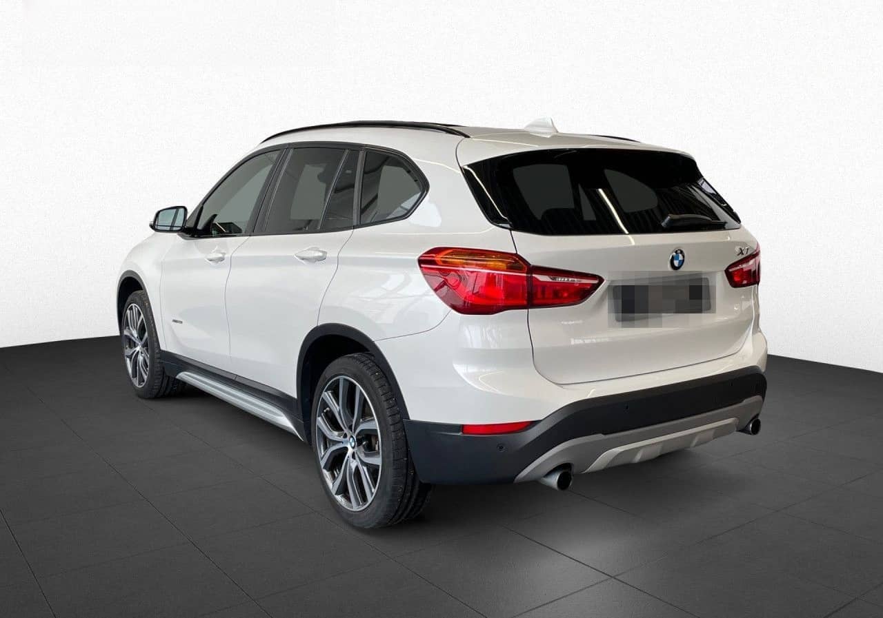 BMW X1 xDrive20i xLine 19"LM,Pano,AHK,Navi,erw.LED foto 6