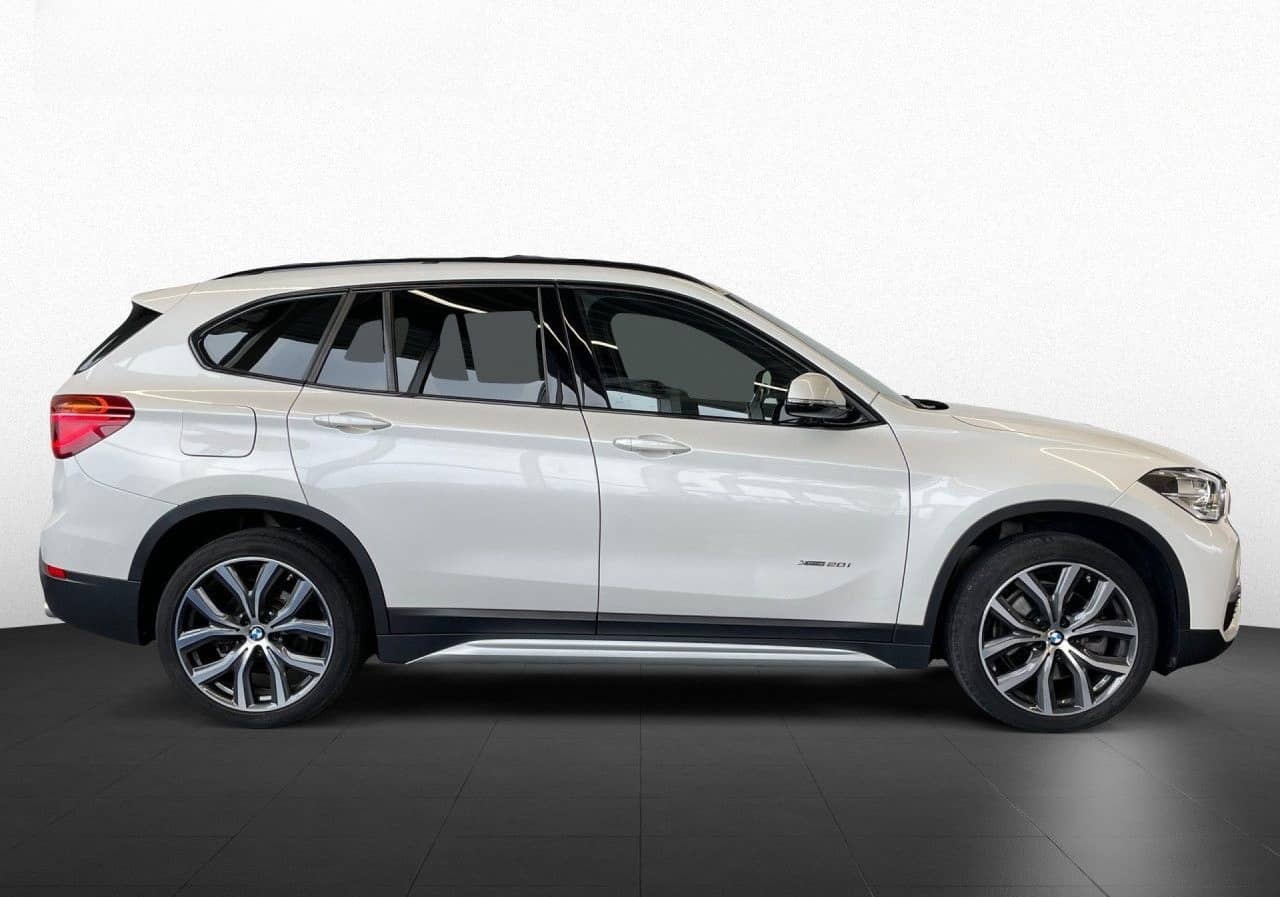 BMW X1 xDrive20i xLine 19"LM,Pano,AHK,Navi,erw.LED foto 7