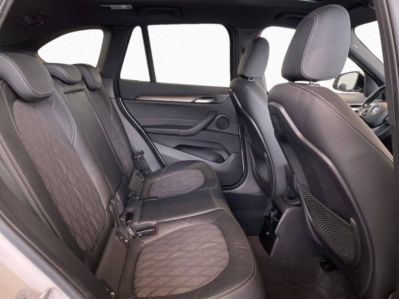 BMW X1 xDrive20i xLine 19"LM,Pano,AHK,Navi,erw.LED foto 10