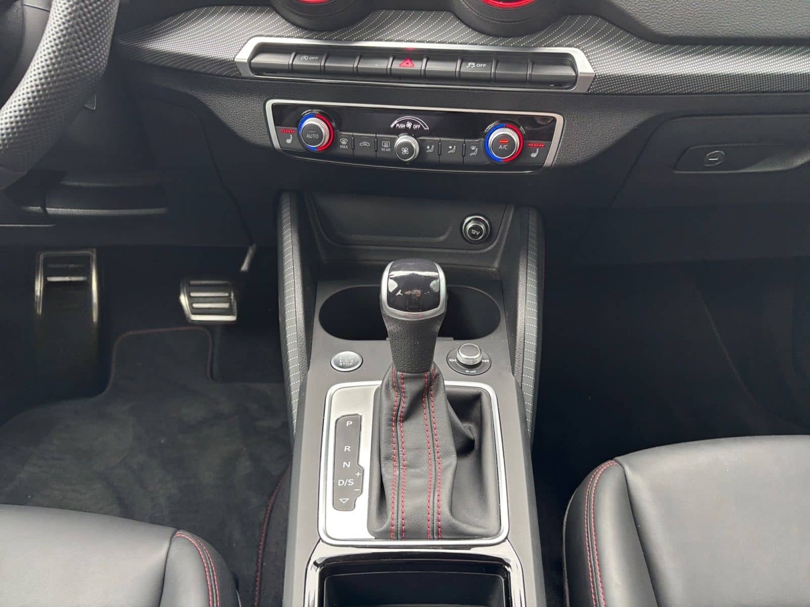 Audi Q2 35 1.5 TFSI S-tronic S-line AHK Navi SONOS Ca foto 15