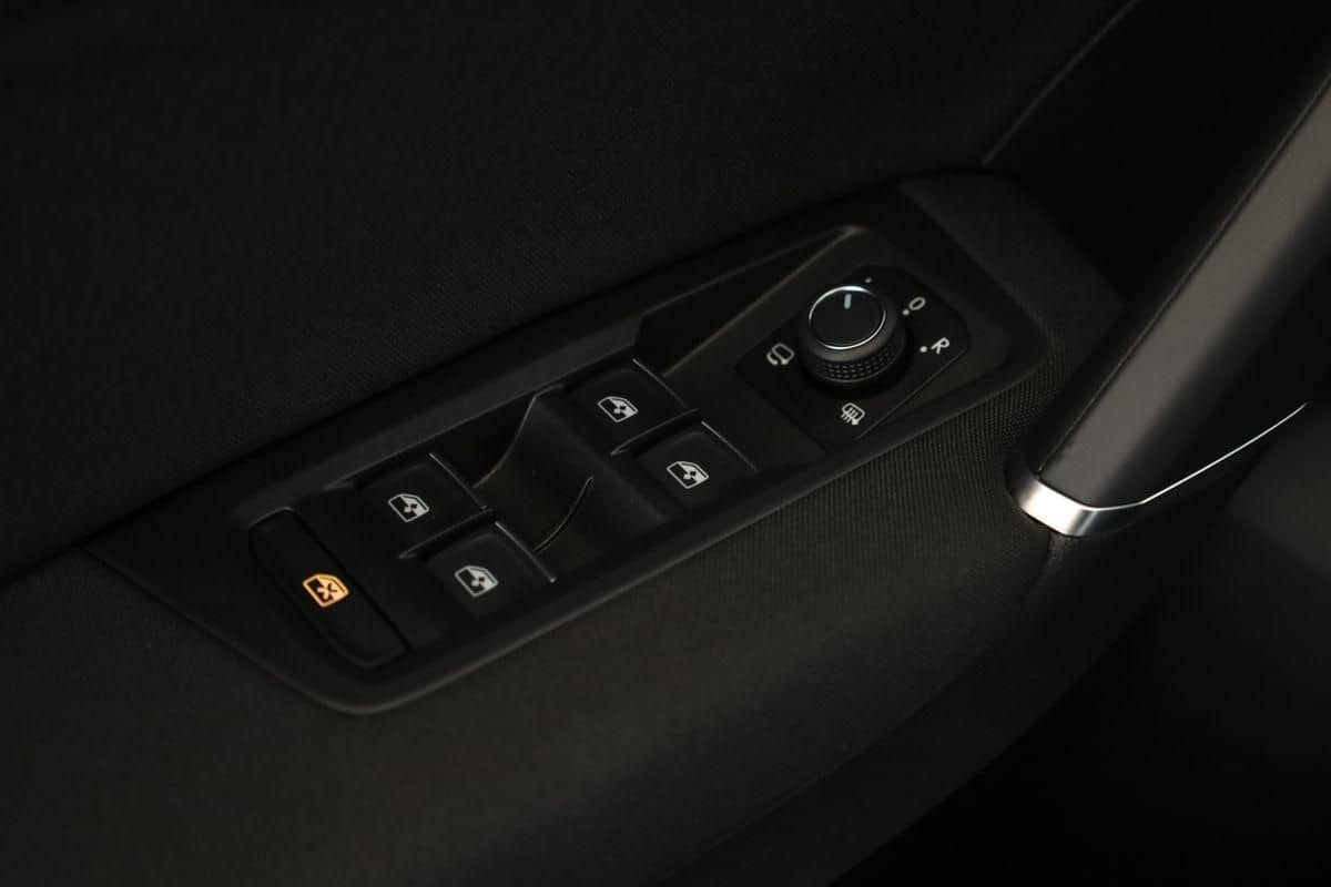 Volkswagen Touran 2.0 TDI DSG Highline R-Line 7 Pan Nav AHK foto 18