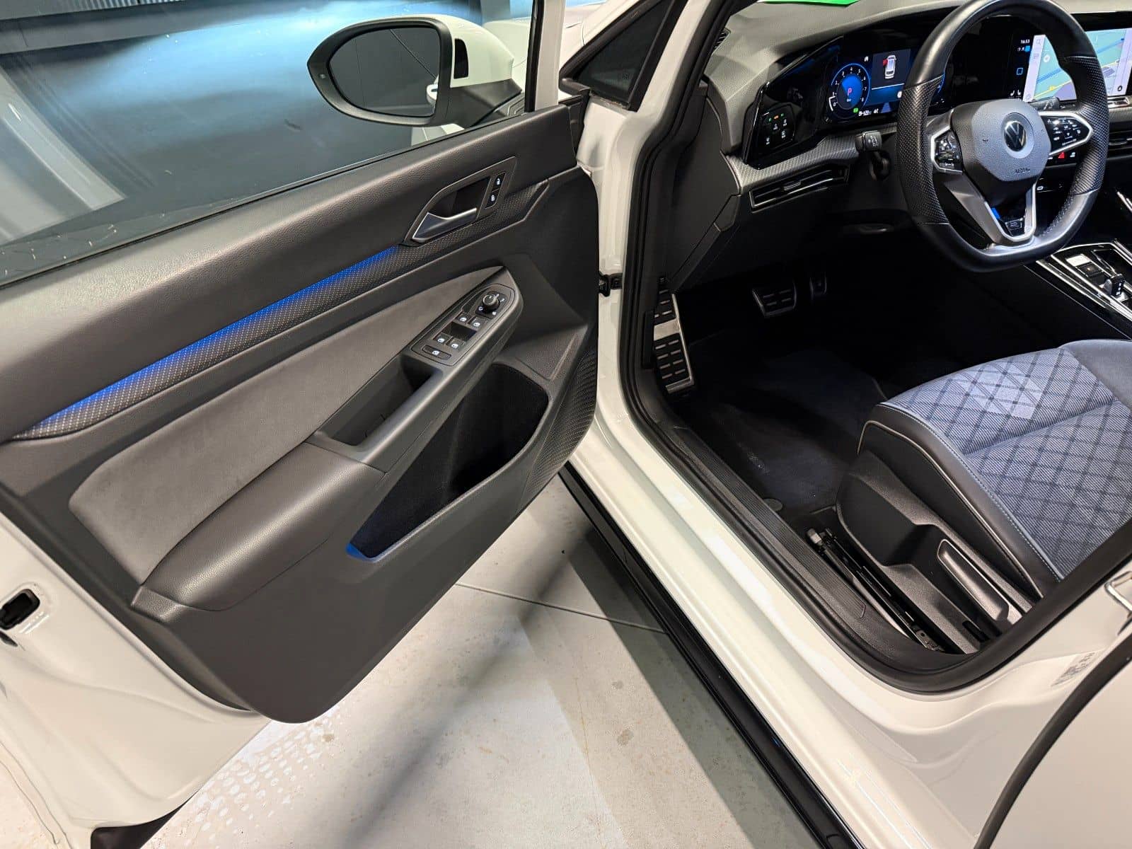 Volkswagen Golf Variant 1.5 eTSI R-Line *18Zoll*KAMERA*CarP foto 25