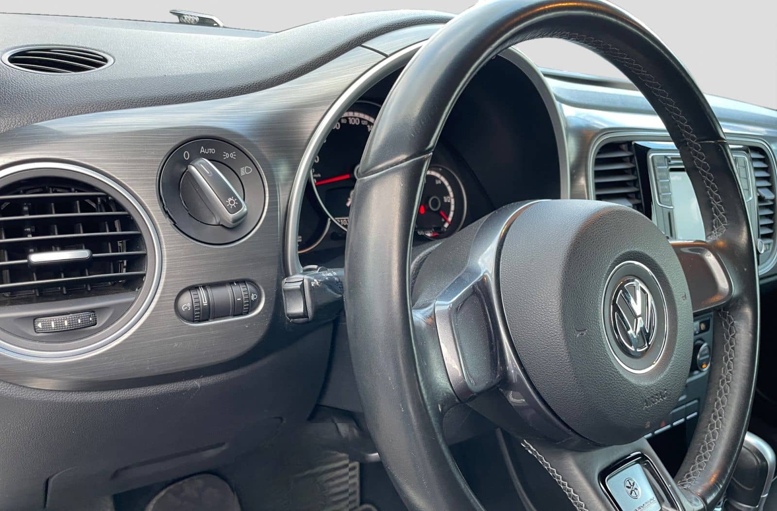 Volkswagen Beetle Cabriolet 1.4 TSI Karmann BMT DSG BiXenon foto 13