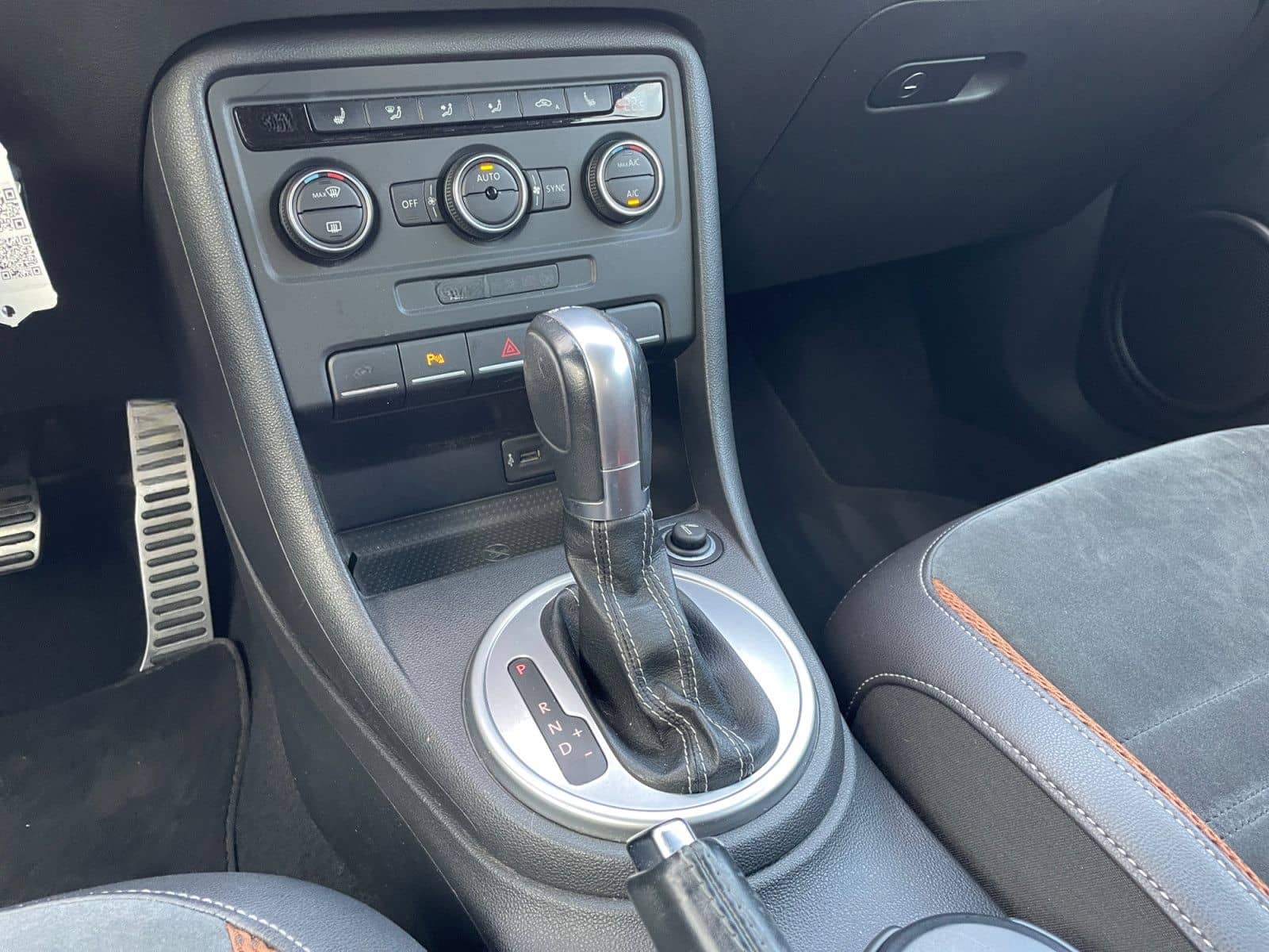 Volkswagen Beetle Cabriolet 1.4 TSI Karmann BMT DSG BiXenon foto 8