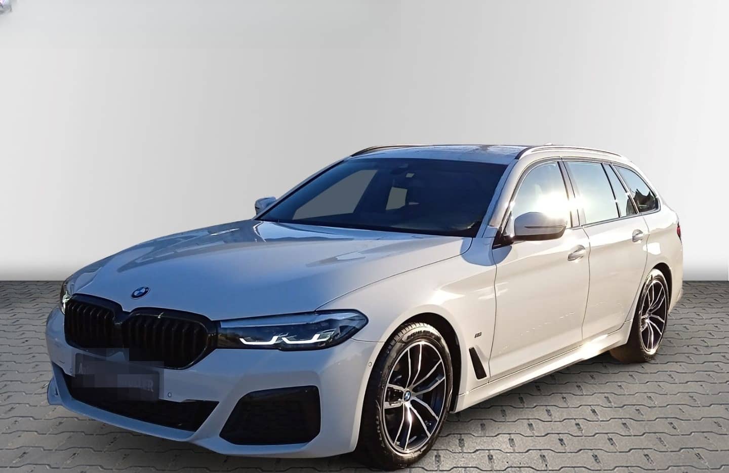 BMW 520 i Touring M Sport Aut. NAVI+DAB+HARMAN+SHZG+ foto 1