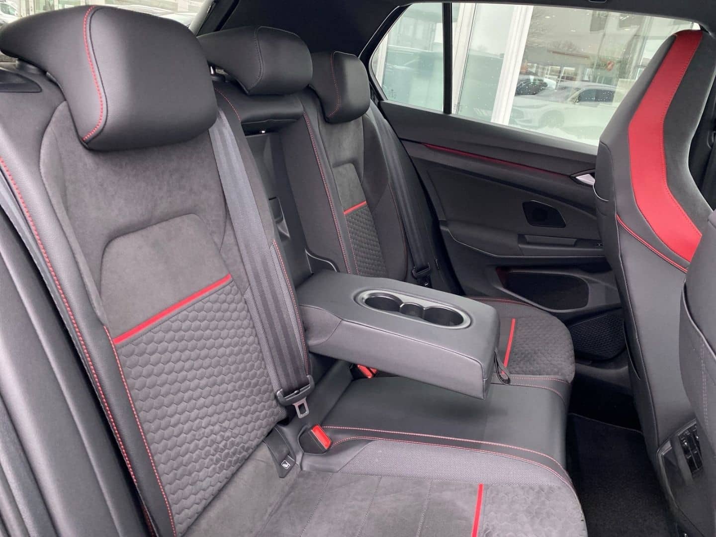 Volkswagen Golf VIII GTI Clubsport 2.0 Matrix H&K Kam Navi  foto 16