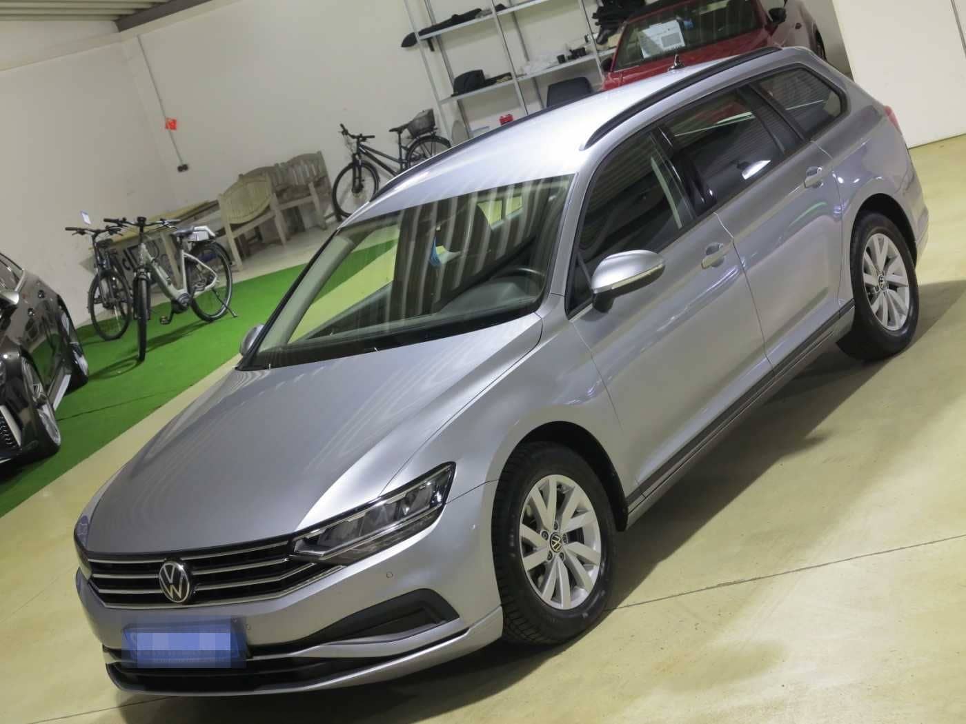 Volkswagen Passat Variant 2.0 TDI SCR DSG7 CONCEPTLINE Navi foto 2
